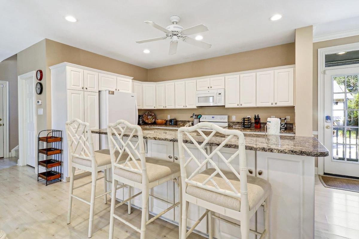 6 Bd 4 And One Half Bath Family Friendly Beach Home With Heated Pool Just A Block To The Beach Hilton Head Island Exterior photo